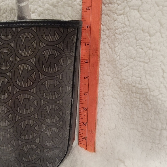 (J8) Michael Kors The Jodie Handbag - Picture 2 of 8